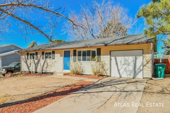 property at 4644 Scenic Cir