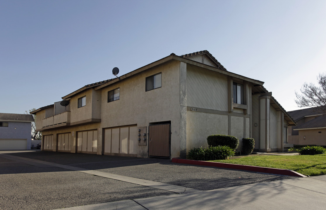 3152 Triumph Ln in Ontario, CA - Building Photo