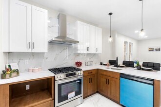 165 Van Nostrand Ave in Jersey City, NJ - Building Photo - Building Photo