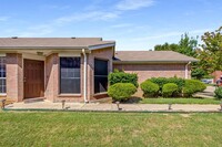 1161 Browntop St in Crowley, TX - Foto de edificio - Building Photo