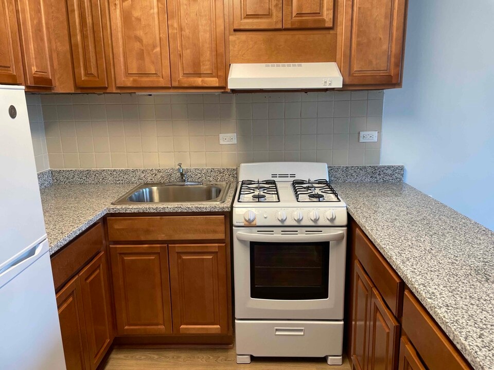 Elmwood Square Apartments in Buffalo, NY - Building Photo