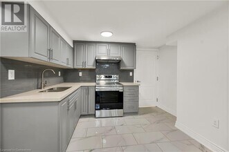 3608 Cherrington Crescent in Mississauga, ON - Building Photo - Building Photo