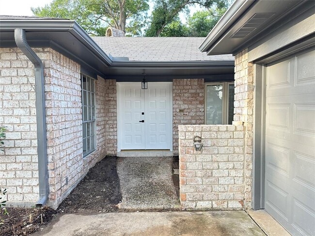 property at 5926 Par 4 Dr