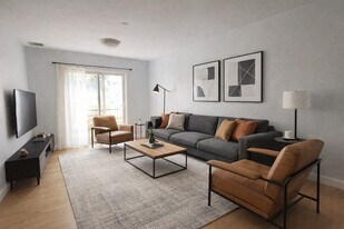 111 W 8th St in Boston, MA - Building Photo