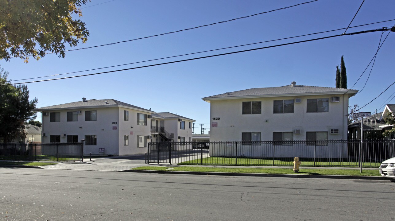 1520-1530 2nd St in San Fernando, CA - Building Photo