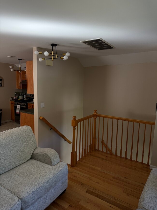 323 Sheldon Ave, Unit Top floor