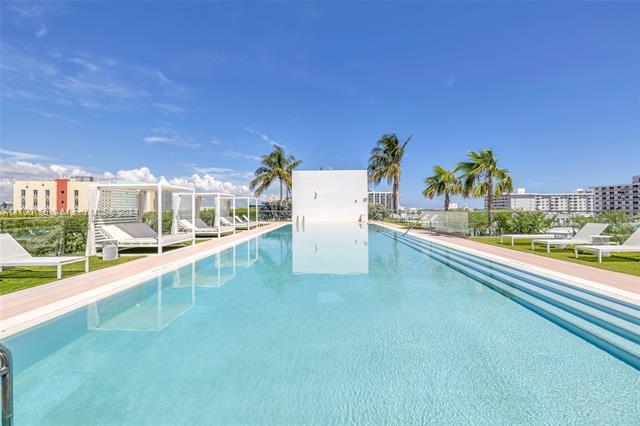 300 Collins Ave, Unit 2E in Miami Beach, FL - Foto de edificio - Building Photo