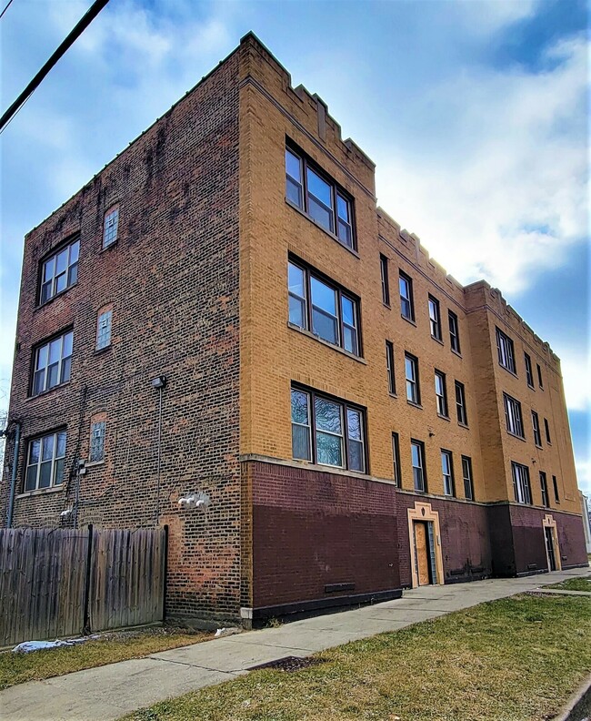 9 UNITS /// LAWNDALE in Chicago, IL - Building Photo - Building Photo