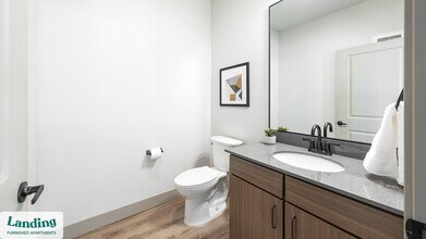 300 E Fremont Pl, Unit 3-101 in Littleton, CO - Foto de edificio - Building Photo