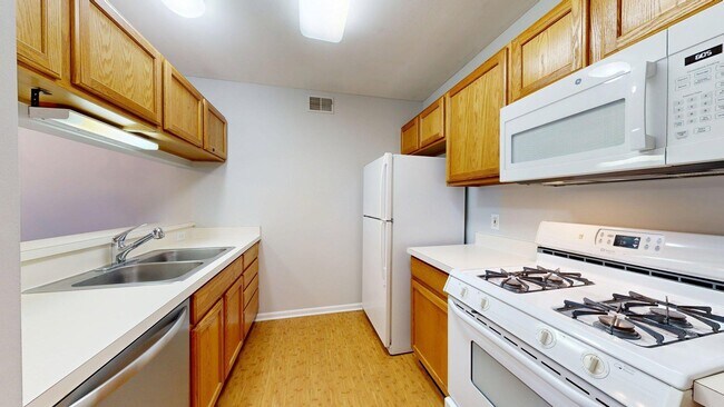 2767 S Knightsbridge Cir in Ann Arbor, MI - Building Photo - Building Photo