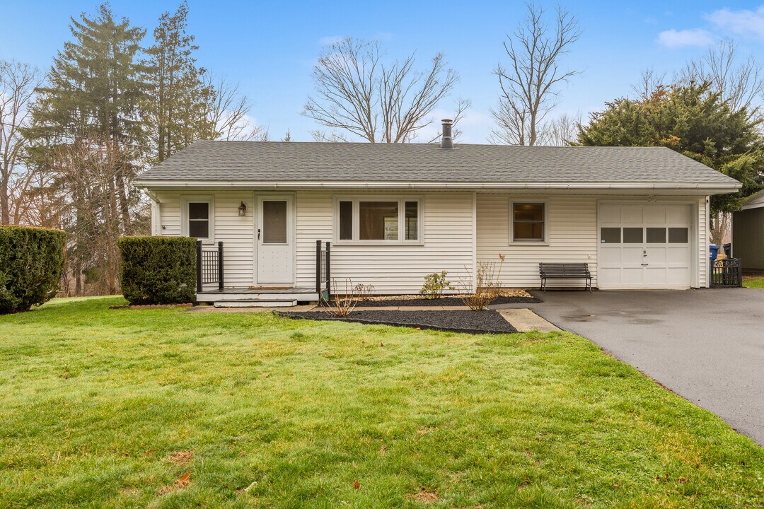 98 Oak Terrace in Durham, CT - Building Photo