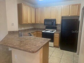 10103 Courtney Oaks Cir in Tampa, FL - Building Photo - Building Photo