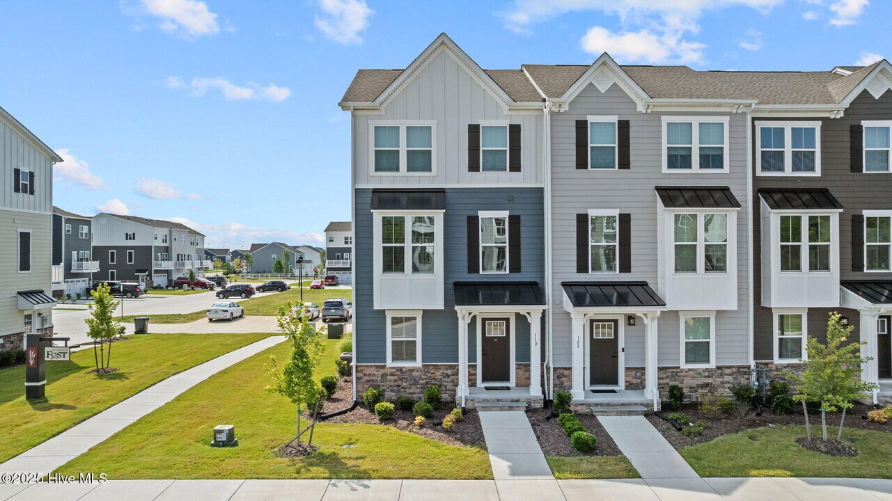 110 Fost Blvd in Moyock, NC - Building Photo