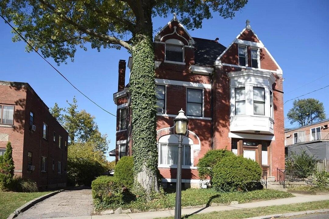 238 Senator Pl in Cincinnati, OH - Building Photo