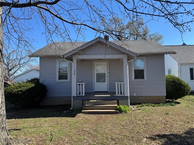 property at 826 N Metter Ave