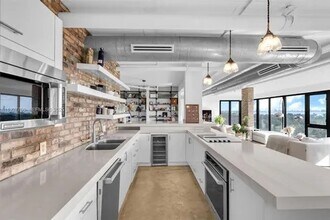 5701 Biscayne Blvd, Unit PH9 in Miami, FL - Foto de edificio - Building Photo