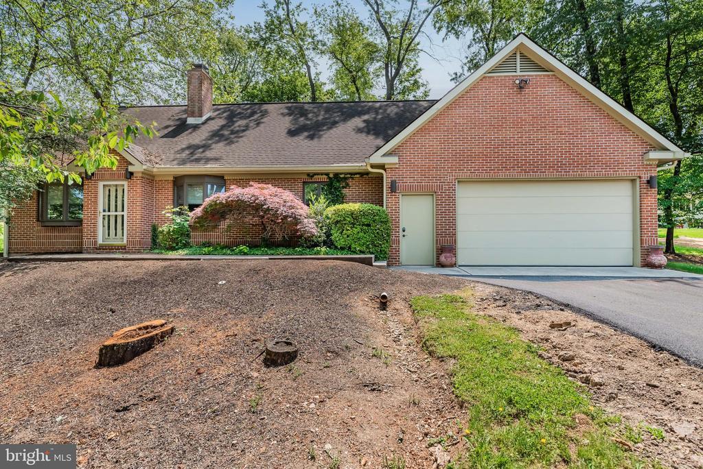900 Carol Pl in Lemoyne, PA - Building Photo