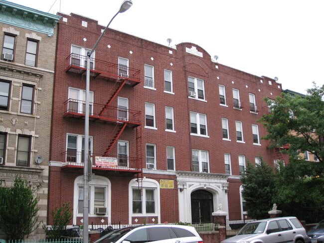 Cecil Court in Brooklyn, NY - Foto de edificio - Building Photo