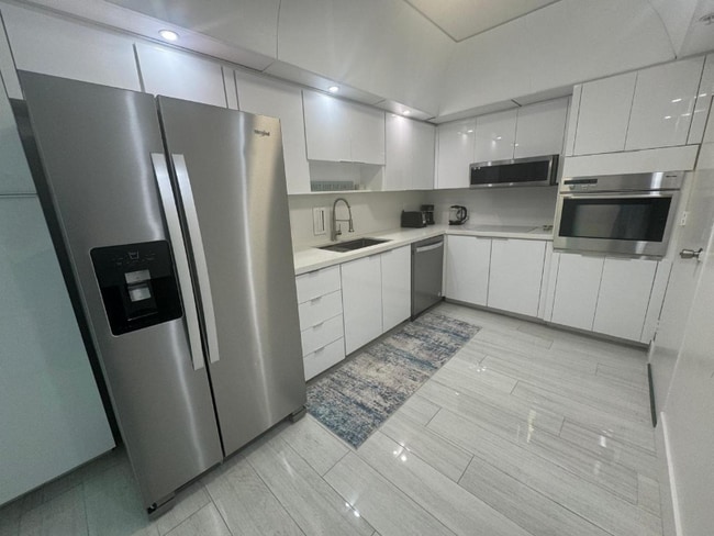 4001 S Ocean Dr in Hollywood, FL - Building Photo - Building Photo