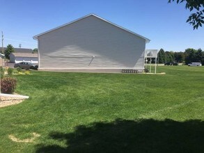 7029 56th St-Unit -5 in Sioux Falls, SD - Foto de edificio - Building Photo