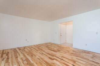 311 W Highland Rd in Howell, MI - Building Photo - Building Photo