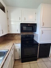 4805 Lawndale Ave in West Orange, TX - Foto de edificio - Building Photo