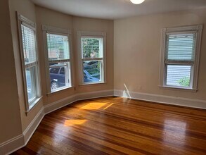7 Washburn Ter, Unit 1 in Brookline, MA - Building Photo - Building Photo