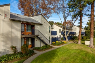Blossom Oaks Apartments in San Jose, CA - Foto de edificio - Building Photo