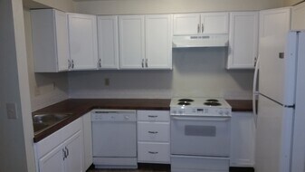 1444 Salishan St SE, Unit 1444 in Salem, OR - Building Photo