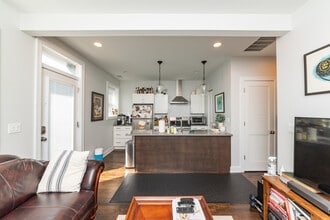 856 N Hermitage Ave in Chicago, IL - Building Photo - Building Photo
