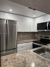 10023 Winding Lake Rd in Sunrise, FL - Building Photo - Building Photo