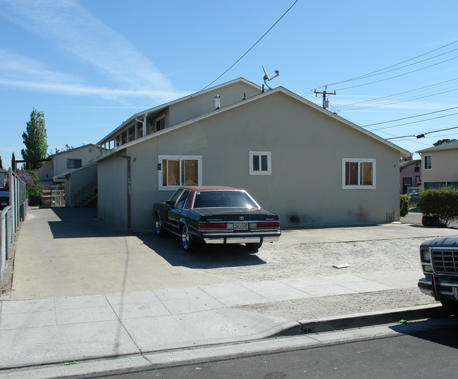 Chico Meadows in San Mateo, CA - Foto de edificio - Building Photo