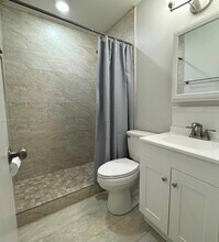 11611 NW 57th Ct in Hialeah, FL - Building Photo - Building Photo