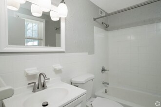 266 Main St in Windsor Locks, CT - Building Photo - Building Photo