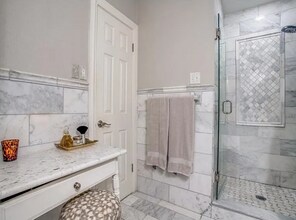 2426 W 10th St in Dallas, TX - Building Photo - Building Photo