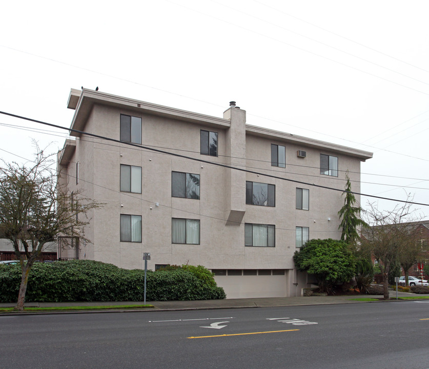 4900 Fremont Ave N in Seattle, WA - Building Photo