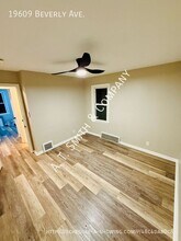 19609 Beverly Ave in Maple Heights, OH - Building Photo - Building Photo
