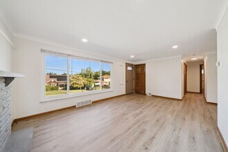 535 Hickory Dr in Greensburg, PA - Building Photo - Building Photo