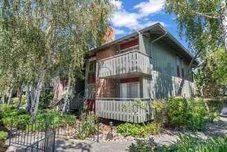 99 E Middlefield Rd in Mountain View, CA - Building Photo - Building Photo