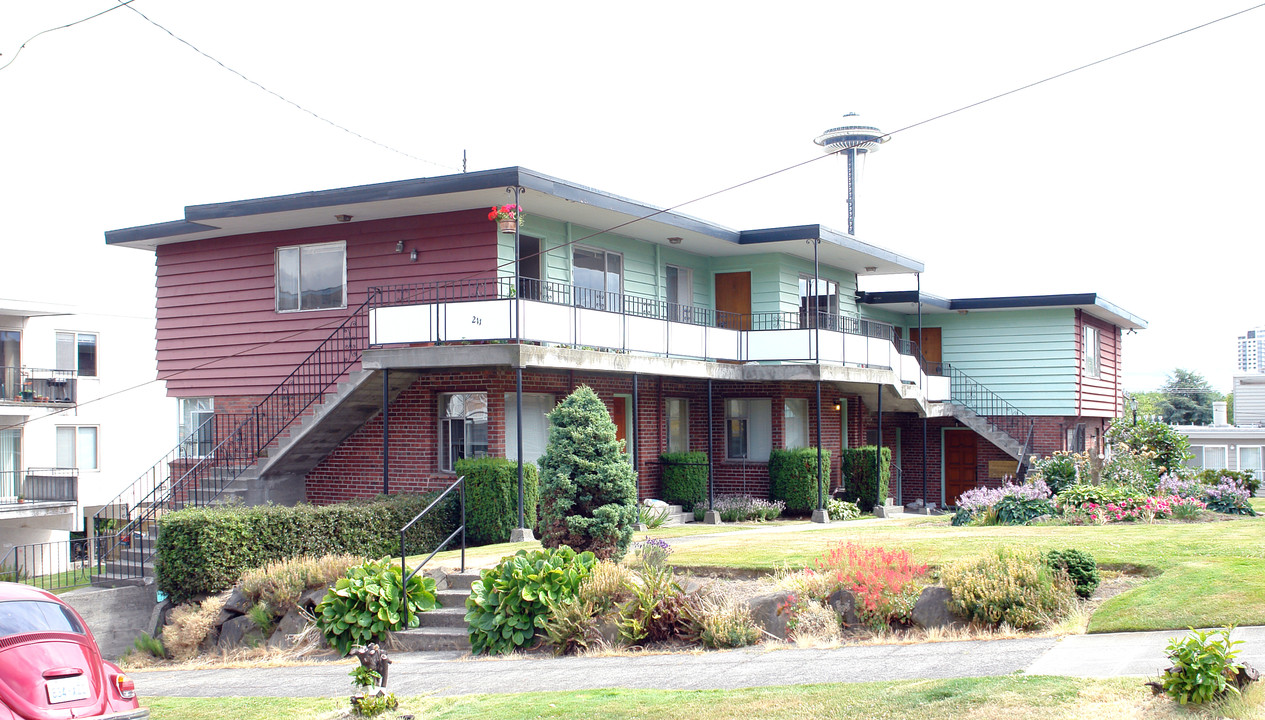 211 Valley St in Seattle, WA - Foto de edificio