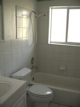 136 NW 14th Way in Dania Beach, FL - Building Photo - Building Photo