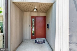 1754 Powder Horn Terrace in Woodbridge, VA - Building Photo - Building Photo