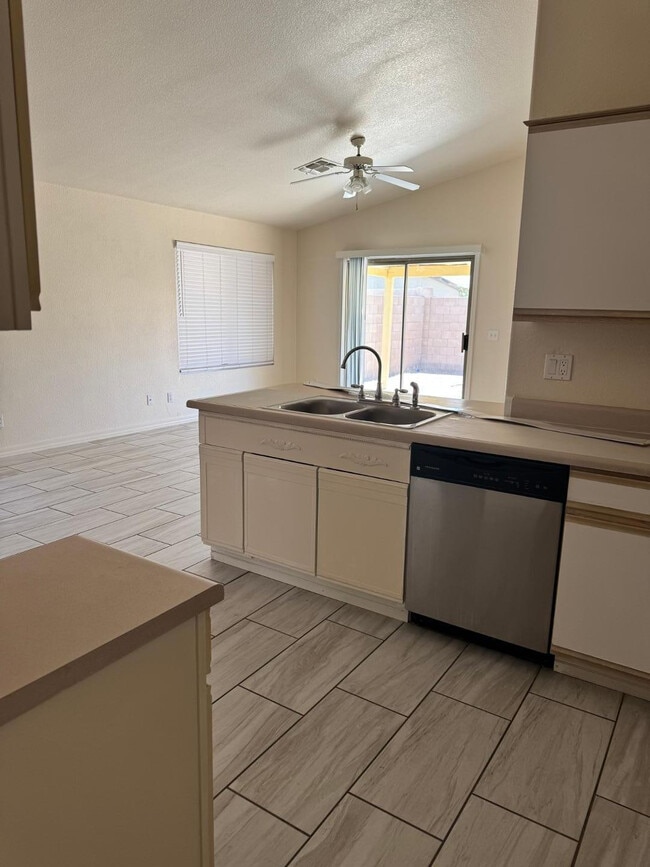 8563 W Mission Ln in Peoria, AZ - Building Photo - Building Photo