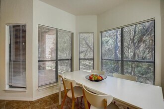 4711 Spicewood Springs Rd in Austin, TX - Foto de edificio - Building Photo