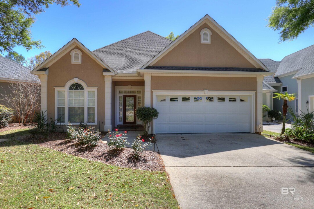 320 Clubhouse Dr in Fairhope, AL - Building Photo
