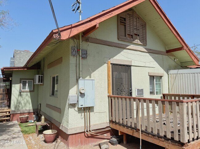 property at 121 N 12th Ave