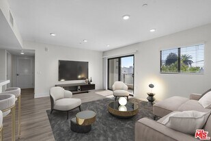 5030 Rosewood Ave in Los Angeles, CA - Building Photo