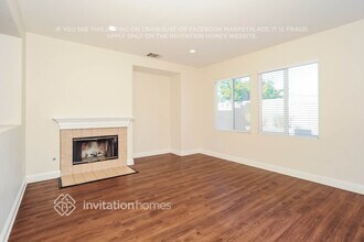 43444 Hampton St in Lancaster, CA - Foto de edificio - Building Photo