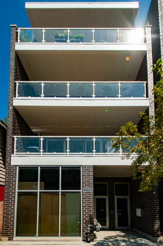 2740 W Chicago Ave, Unit 2 in Chicago, IL - Foto de edificio