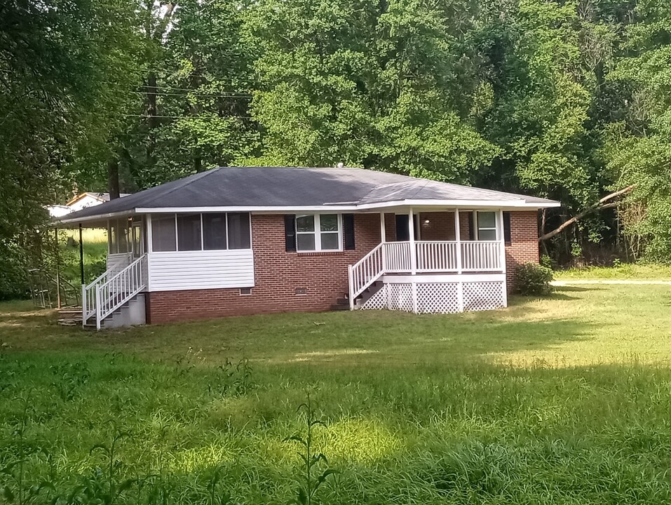 244 Parker Dr in Clearwater, SC - Building Photo